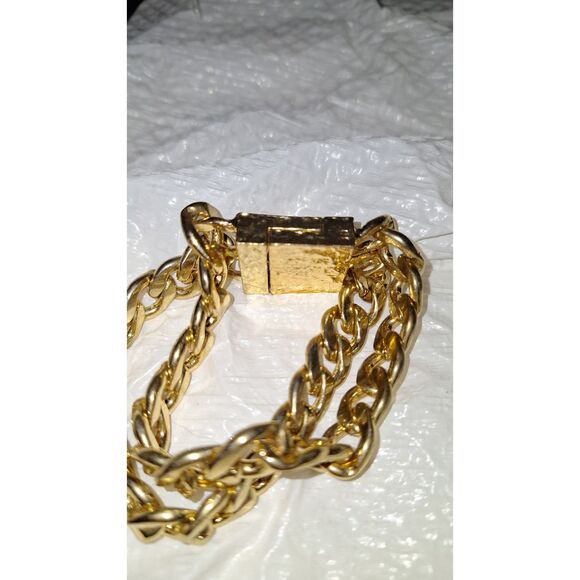 A Women's Heavy Gold Tone Chain Bracelet Layered Magnetic Chunky Runway - Picture 7 of 8